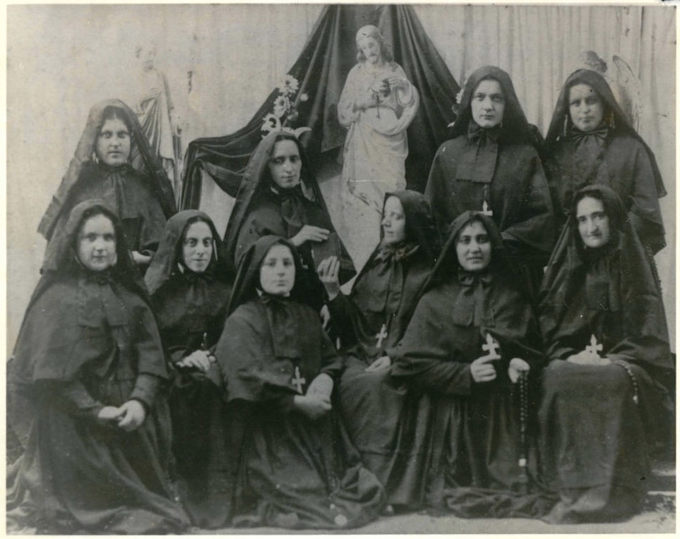 Photo of Mother Cabrini and Missionary Sisters in NYC in 1889